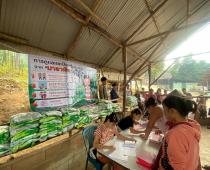 Malaria Project Officers and Camp-based assistants (CBA) at the mass LLINs distribution activity in Mae La Camp in February 2024. Photo: IRC 