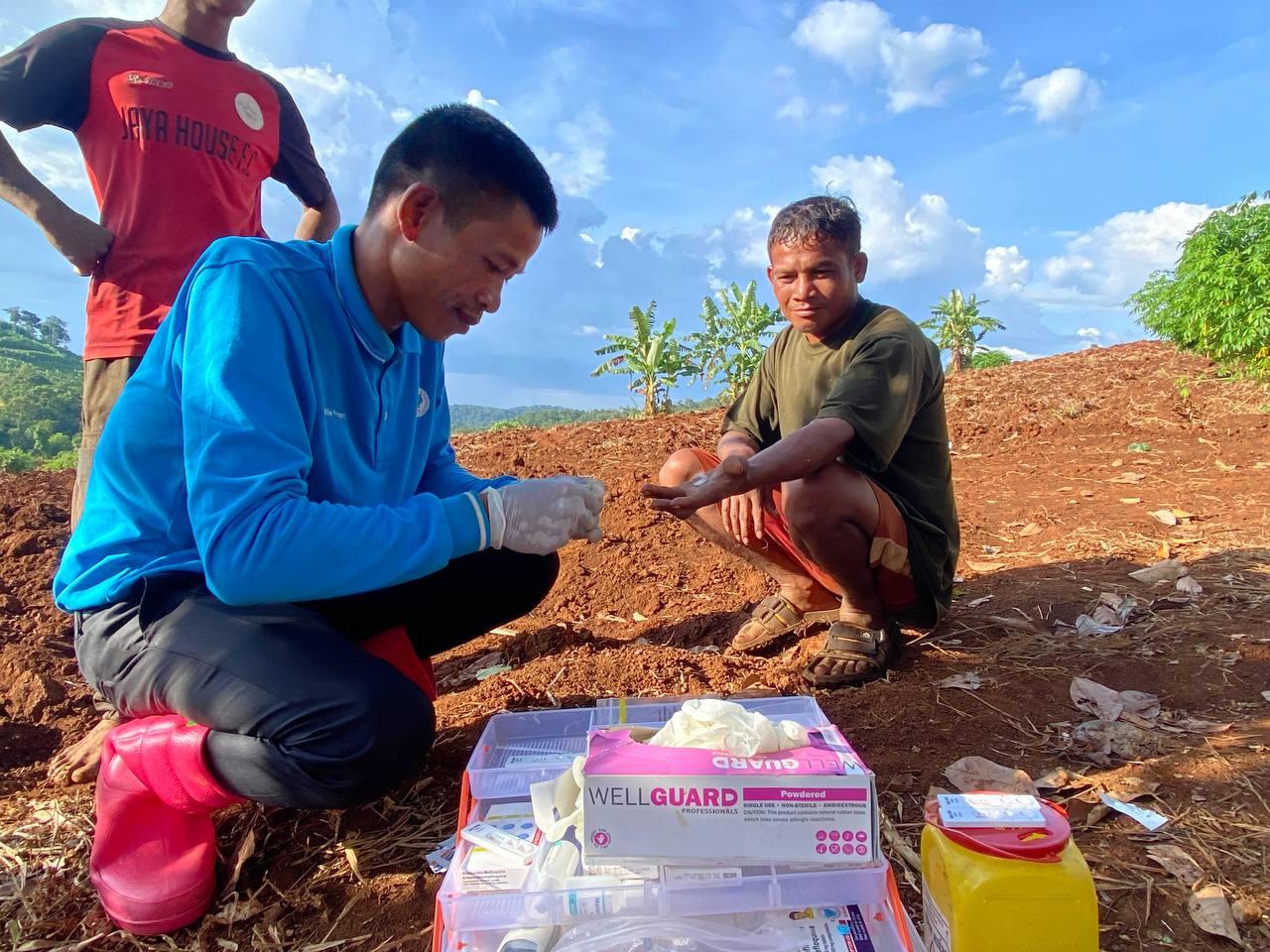 Mobile malaria worker, Mr Set, performs a malaria rapid diagnostic test (mRDT) for a plantation worker in O’Treng area, Mondulkiri province. Photo: Malaria Consortium