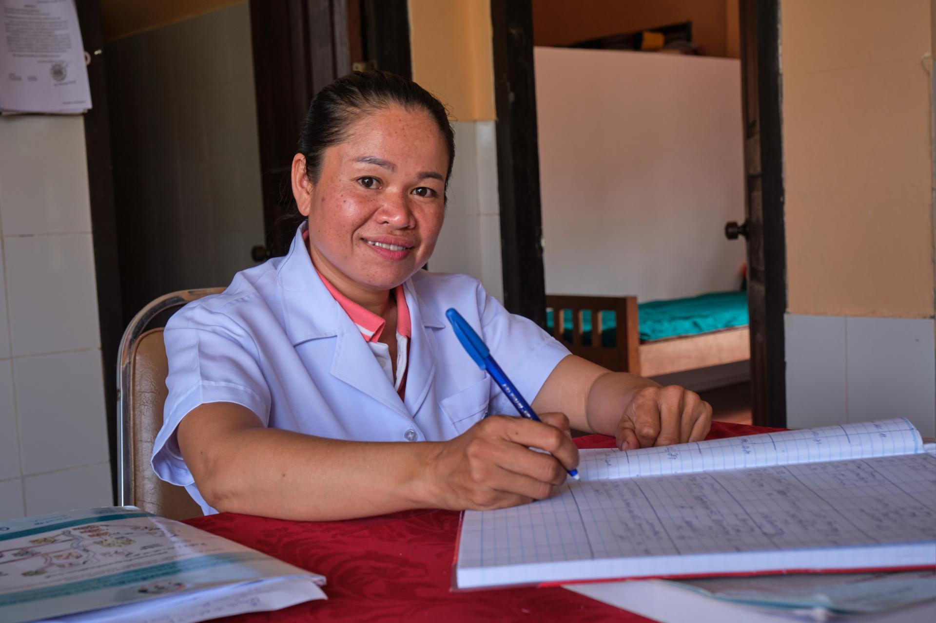 Nurse Bountheung Ladsavong, head of Donedeng Health Center, working in her health center. Photo: BART VERWEIJ