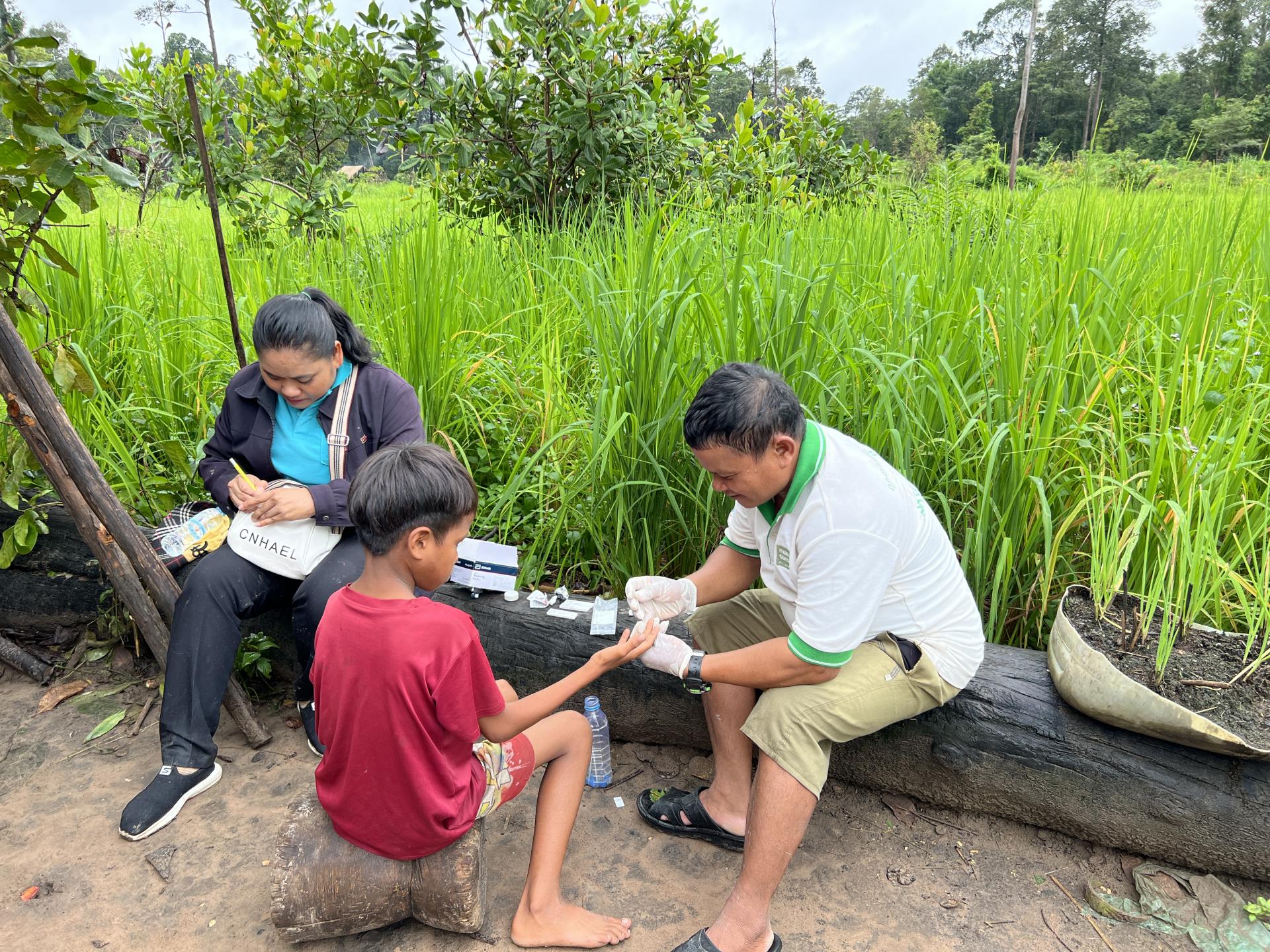 Mobile malaria worker, San, uses a malaria rapid diagnostic test to test a child for malaria, O’Kasing village, Stung Treng province, Cambodia. Photo: Malaria Consortium