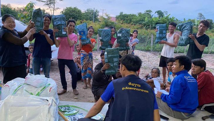 Distribution of Long-lasting insecticidal nets (LLINs) in the Attapeu Province. Photo: WHO